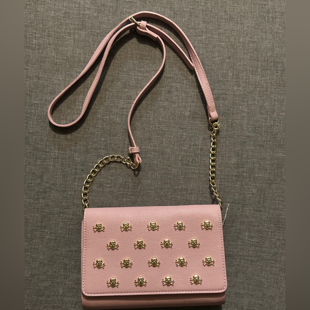 BETSEY JOHNSON Pink Crossbody Faux Leather Purse With Gold Tone Skulls NWOT